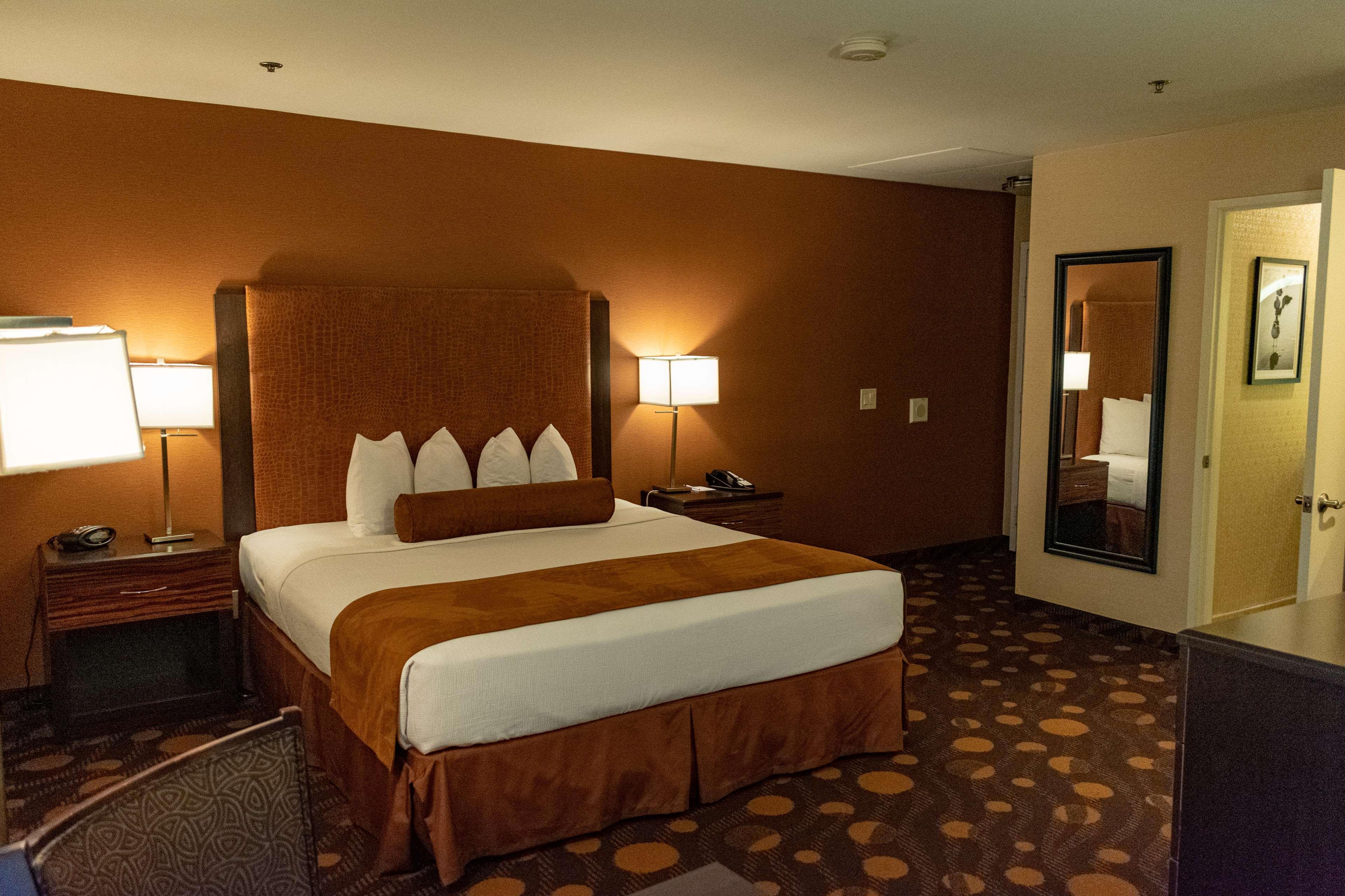 Best Western Plus Suites Hotel Coronado Island Екстер'єр фото