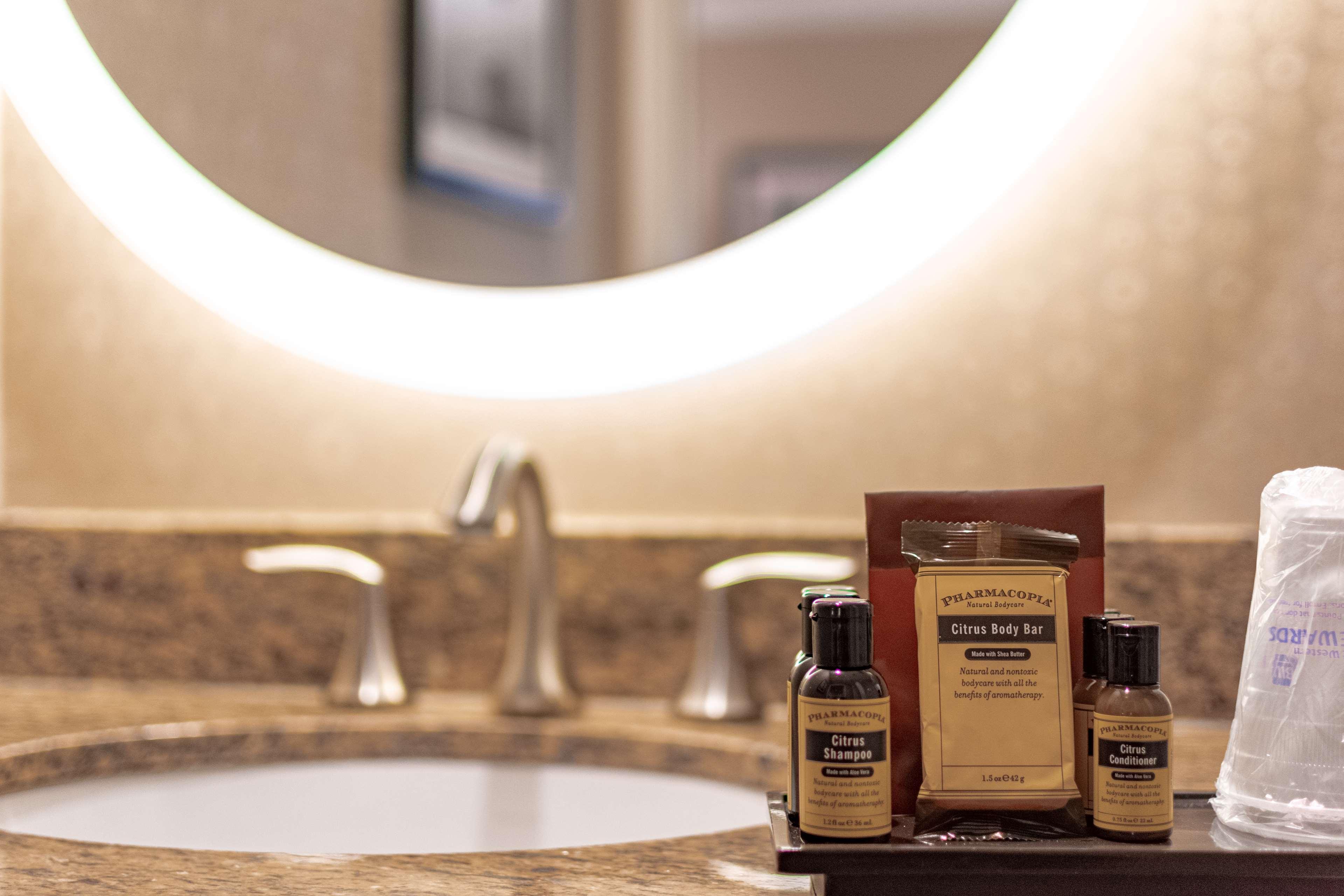 Best Western Plus Suites Hotel Coronado Island Екстер'єр фото