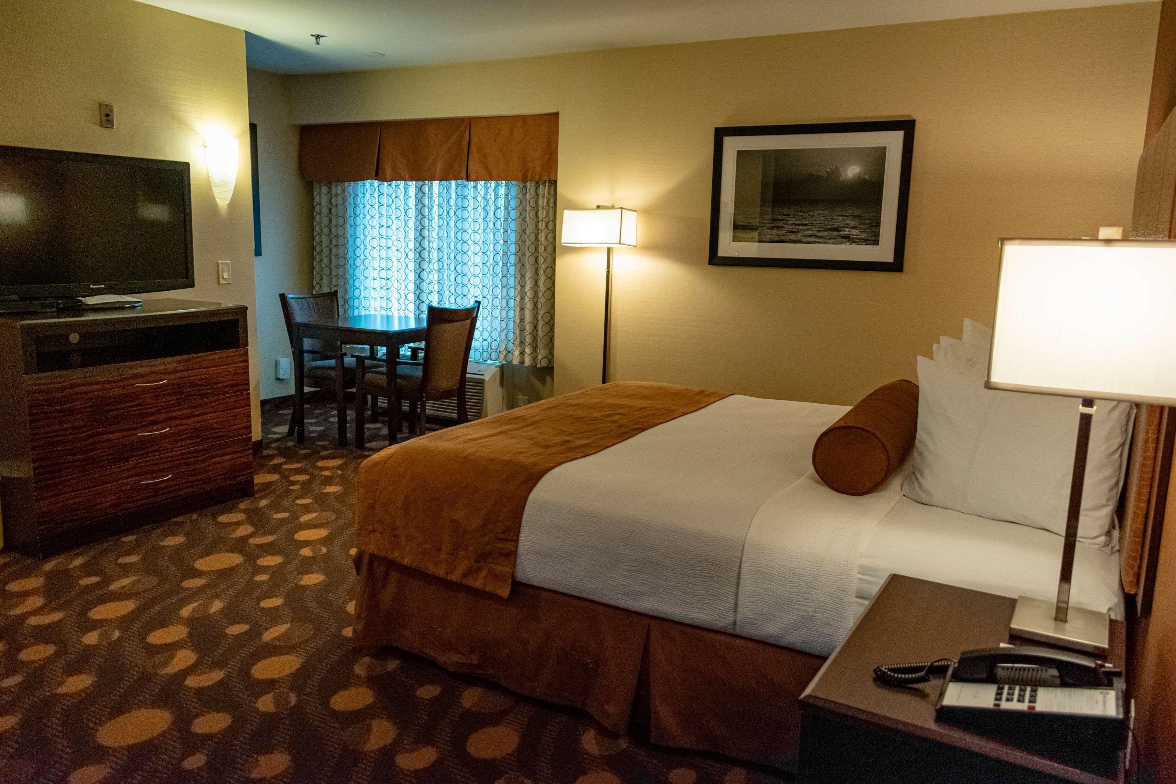 Best Western Plus Suites Hotel Coronado Island Екстер'єр фото