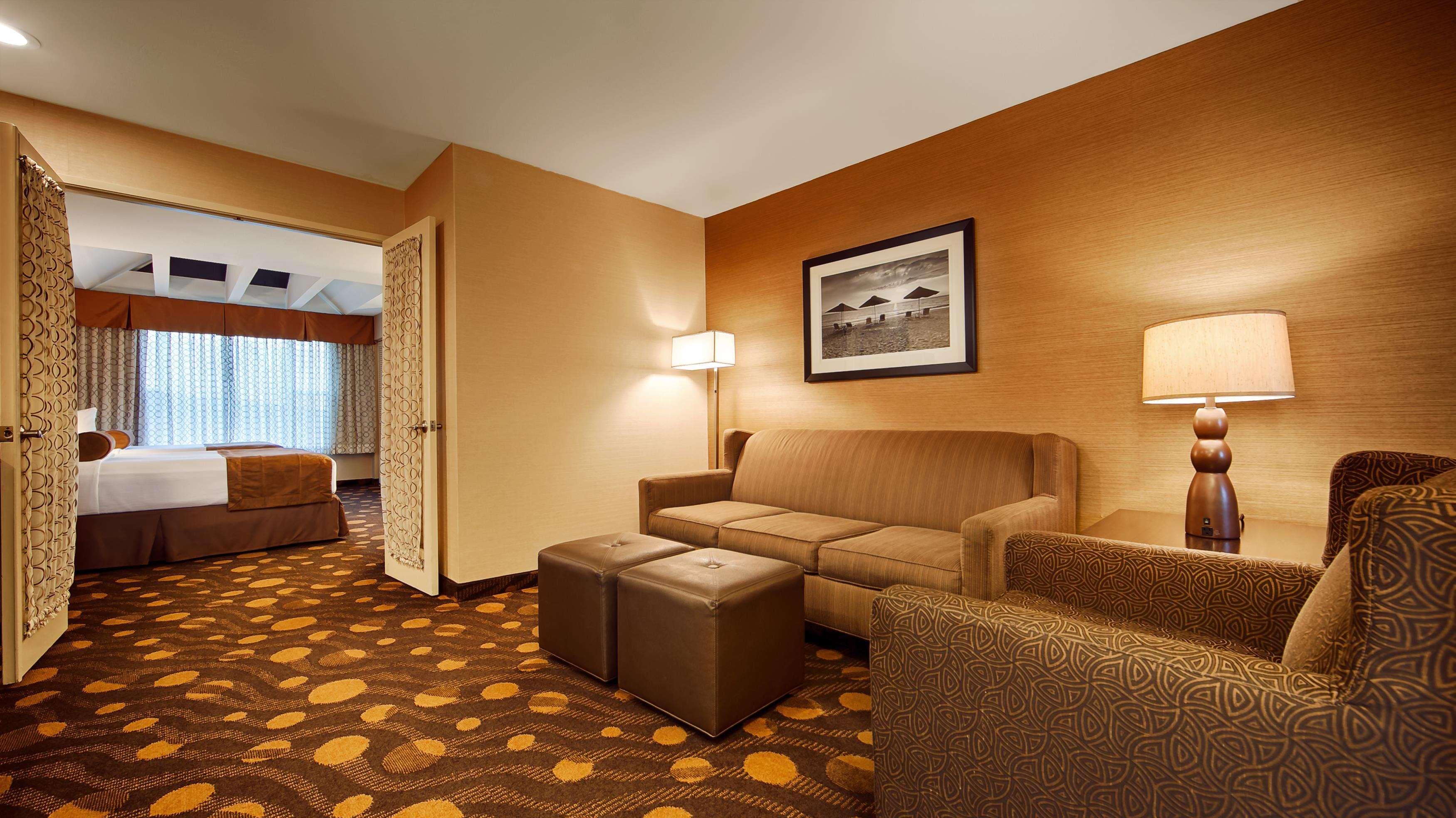 Best Western Plus Suites Hotel Coronado Island Екстер'єр фото
